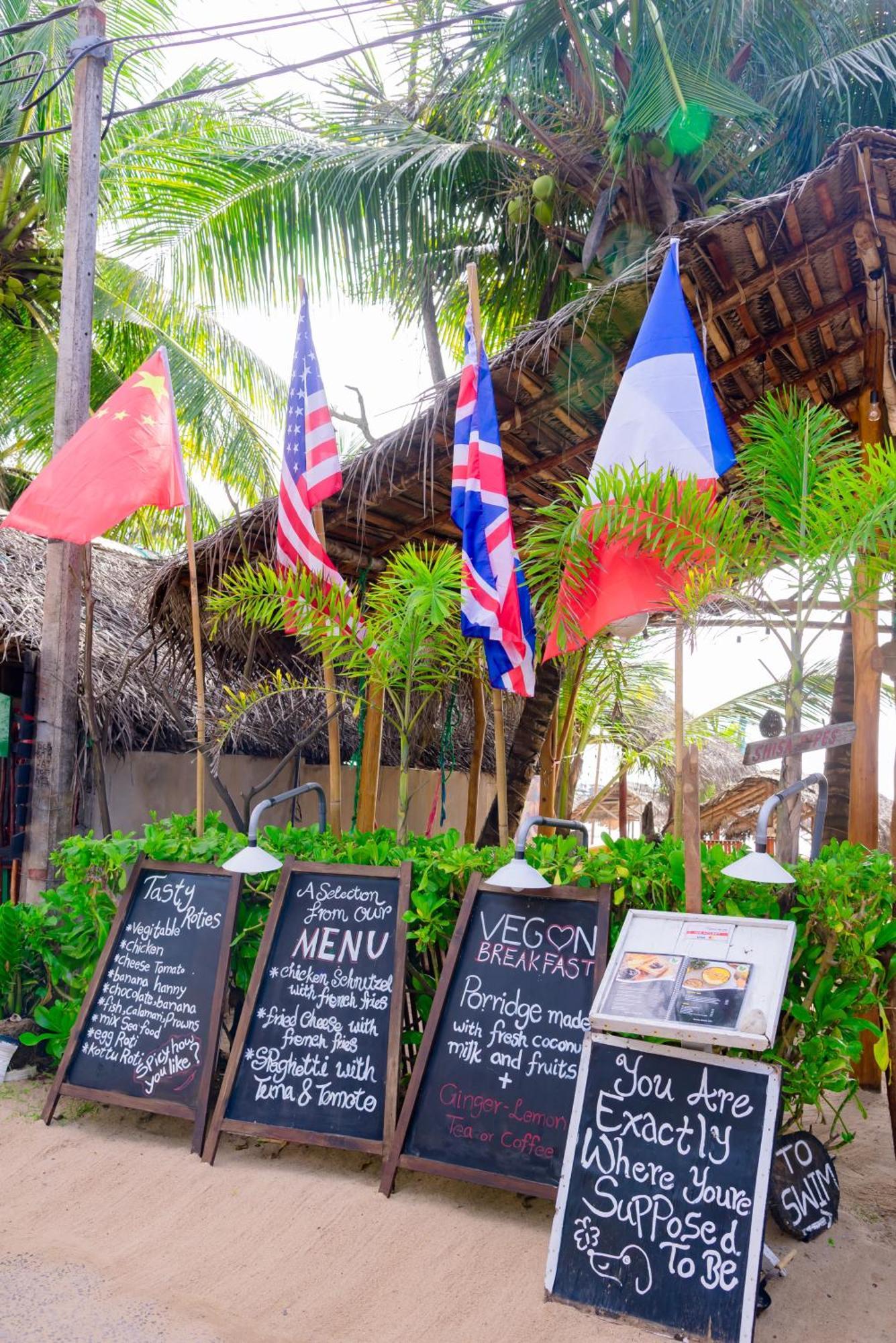 Golden Surfer Beach Hotel Tangalle Buitenkant foto