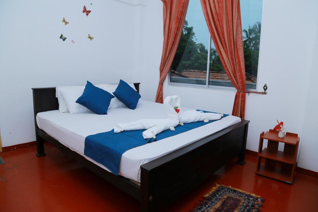 Golden Surfer Beach Hotel Tangalle Buitenkant foto