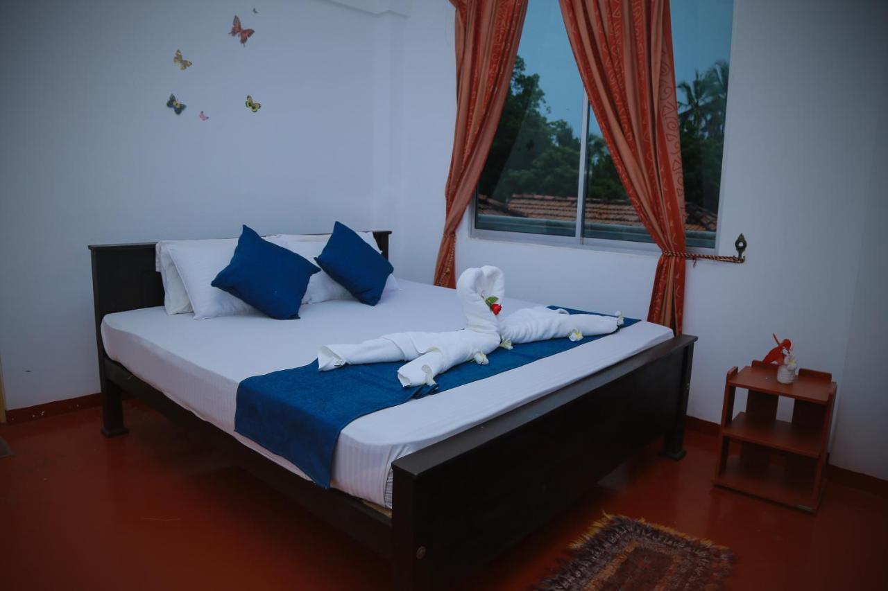Golden Surfer Beach Hotel Tangalle Buitenkant foto