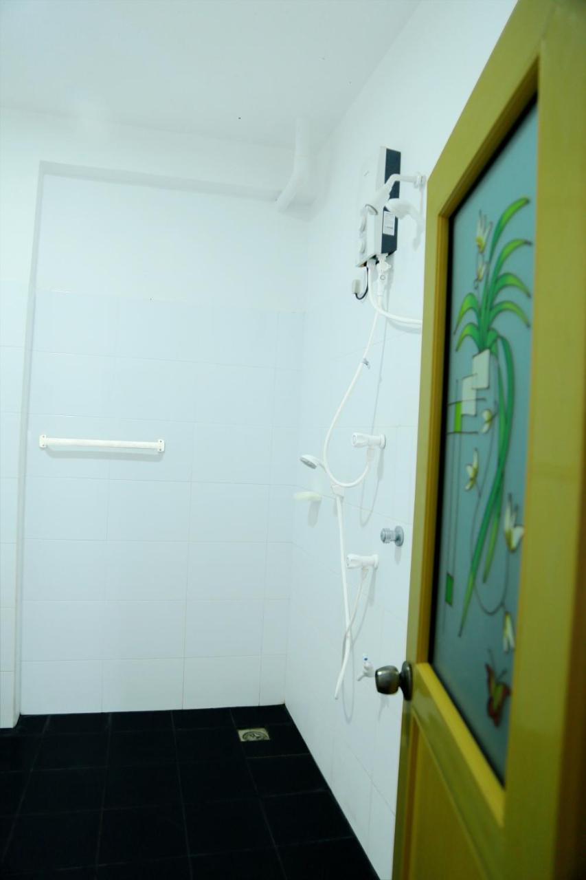 Golden Surfer Beach Hotel Tangalle Buitenkant foto